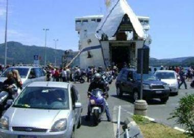 Un traghetto della Toremar 