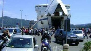 Un traghetto della Toremar