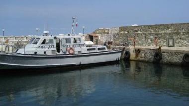 Una motovedetta della polizia penitenziaria a Gorgona