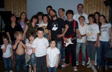 Foto di gruppo al Centro di formazione musicale di Sovigliana 