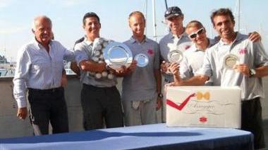 <b>VINCITORI</b> L’equipaggio di Nanuk con il trofeo