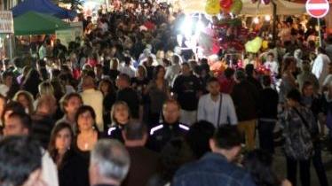 Folla in strada per la “Notte bianca”