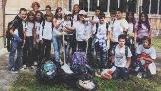 I ragazzi della Fucini a "Puliamo il Mondo"