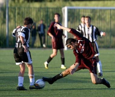 Un momento di gioco della sfida fra Montelupo e Giovani Fucecchio valida per il girone di Merito degli Alievi B 