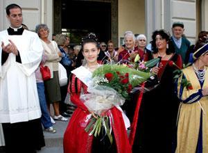 Tanto pubblico per S. Teresa, eletta anche la prima Miss