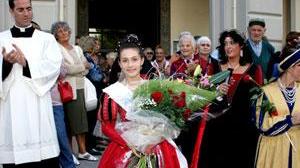 Tanto pubblico per S. Teresa, eletta anche la prima Miss