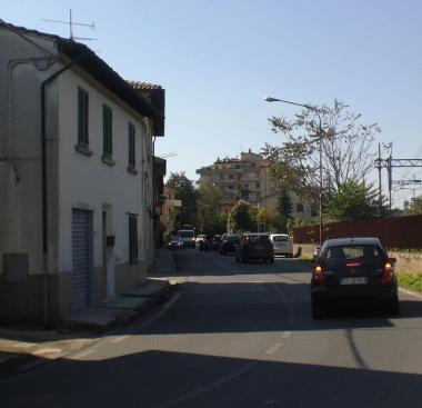 Un tratto di via Gramsci nella frazione di San Romano 