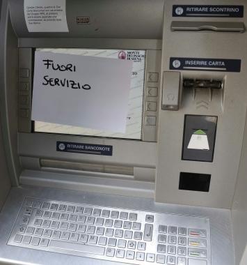 <b>FUORI SERVIZIO </b>Il bancomat di via Tito Speri 