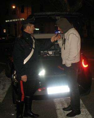Una pattuglia di carabinieri 