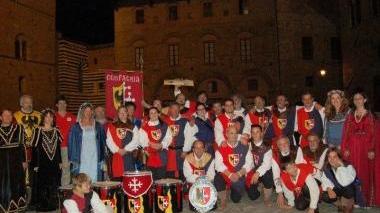 Foto di gruppo dei Balestrieri pisani protagonisti di numerose vittorie