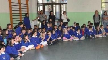 Alunni in palestra durante una pausa delle lezioni
