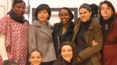 Un gruppo di donne che fanno parte della associazione Le Mafalde
