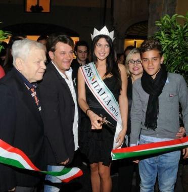 Miss Italia nel nuovo ristorante in corte Compagni (Vip) 