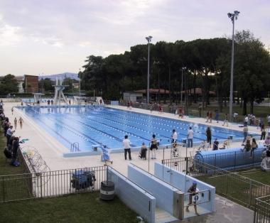 La piscina di via Roma La copertura venne rotta dalla nevicata di un anno fa   