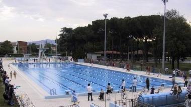 La piscina di via Roma La copertura venne rotta dalla nevicata di un anno fa