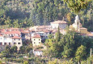Lassessore Barbieri e veduta di Licciana 
