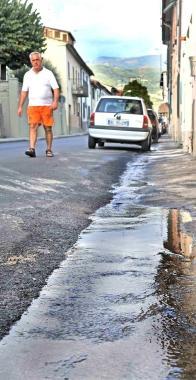 A destra la perdita di via Antonelli a sinistra quella in via della Quiete