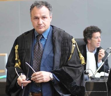 Da sinistra lavvocato Federico Bagattini, il professor Torello Lotti e lo studio in viale Simoncini  