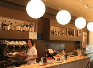 Ritorna di moda la colazione al bar, ma nei locali high tech