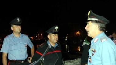 I carabinieri conducono le indagini sulla rapina