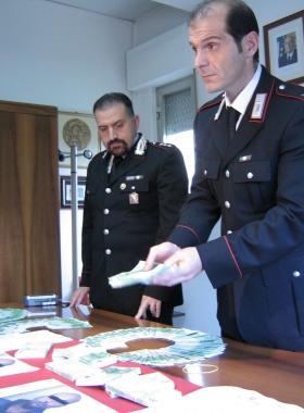 I soldi falsi trovati dai carabinieri di Castelnuovo