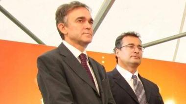 Da sinistra: Enrico Rossi e Luca Lunardini; a lato, corteo a un anno dalla strage
