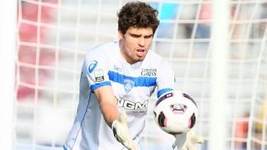 A destra il portiere azzurro Alberto Pelagotti