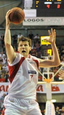 <b>10 ARPIONI </b>Lairone ha preso 10 rimbalzi 