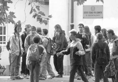 A fianco gli studenti davanti allistituto Buontalenti e sotto la protesta degli alunni dellex caserma Lamarmora davanti allassessore provinciale Schezzini 