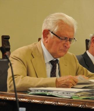 Il sindaco Mauro Favilla porter&agrave; in consiglio le pratiche pi&ugrave; urgenti anche in assenza di una nuova intesa nel centrodestra 