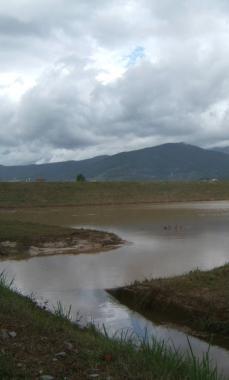 Un campo allagato nella zona industriale
