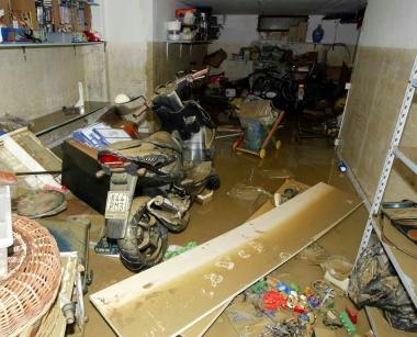 Allagamenti, frane e strade chiuse dopo tre ore di pioggia record