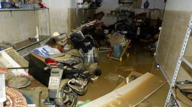 Allagamenti, frane e strade chiuse dopo tre ore di pioggia record