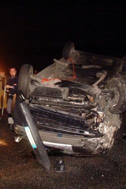 <strong>IRRICONOSCIBILE.</strong> La Fiat Bravo sulla quale viaggiava Gizzi completamente distrutta dopo l’urto con il pulmino della Rari Nantes Florentia guidato da Federico Pagani