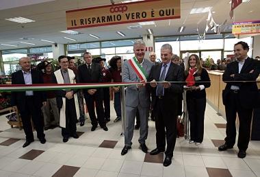 Stamani la Coop apre i battenti