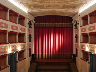Linterno del teatro Verdi S. Croce sullArno 