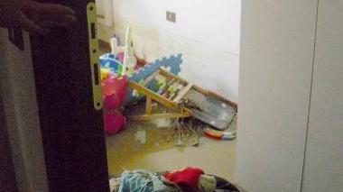 L’interno della casa di Casciana Terme evacuata