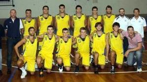 <b>GRUPPO. </b>La formazione della Libertas al completo, con a sinistra Malandra (vice) e a fianco Tedeschi (head coach)