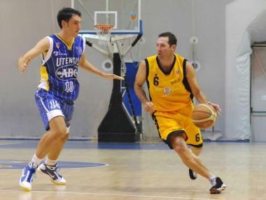 Nicola Paoli con la palla ed Elia Bini al tiro 