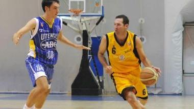 Nicola Paoli con la palla ed Elia Bini al tiro