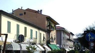 <b>DESERTA.</b> Via Mazzini nel tratto che i commercianti vorrebbero fosse riaperto al traffico
