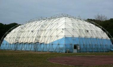 La tensostruttura al centro della polemica sollevata dalla società basket Sei Rose