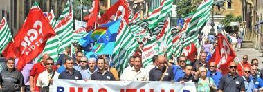 Un corteo unitario di Cisl Uil e Ggil 