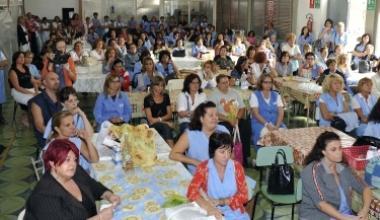<b>AL TAVOLO.</b> Ieri con i sindacalisti (da sinistra) Fabio Della Spora, Roberto Franceschetti e Furio Santini cerano i rappresentanti dellrsu, tra i quali Nadia Perino che hanno partecipato allincontro con i vertici della Mabro  