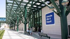 Le rinviano per due volte l'operazione ma l'Asl la costringe a pagare le analisi