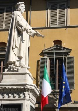 LA BANDIERA  La bandiera a mezz'asta comparsa ieri pomeriggio all'ingresso di ...