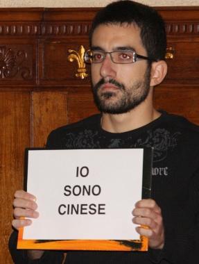 IL CARTELLO  E' rimasto immobile per tutta la durata del consiglio comunale con un ...