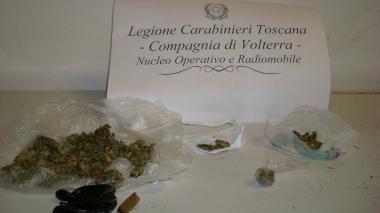 La droga sequestrata ai due giovani