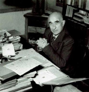 Ardengo Soffici nel suo studio 
