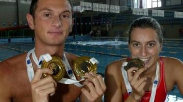 Ercoli e Bruni con le medaglie di Budapest, a sinistra il tecnico Pistelli